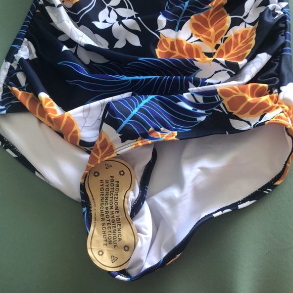 Bathing suit, Brand: Smismivo, Size: Medium. - Picture 3 of 7